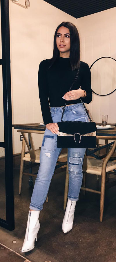 Want perfect jeans style? Check out these 30 Chic Casual Jeans Outfits that Never Go Out of Style. Find inspiration for skiny jeans outfit to highwaisted jeans, boyfriend jeans to flared jeans. Womens Jeans Fashion via Higiggle.com #jeans #denim #casual #casualoutfits