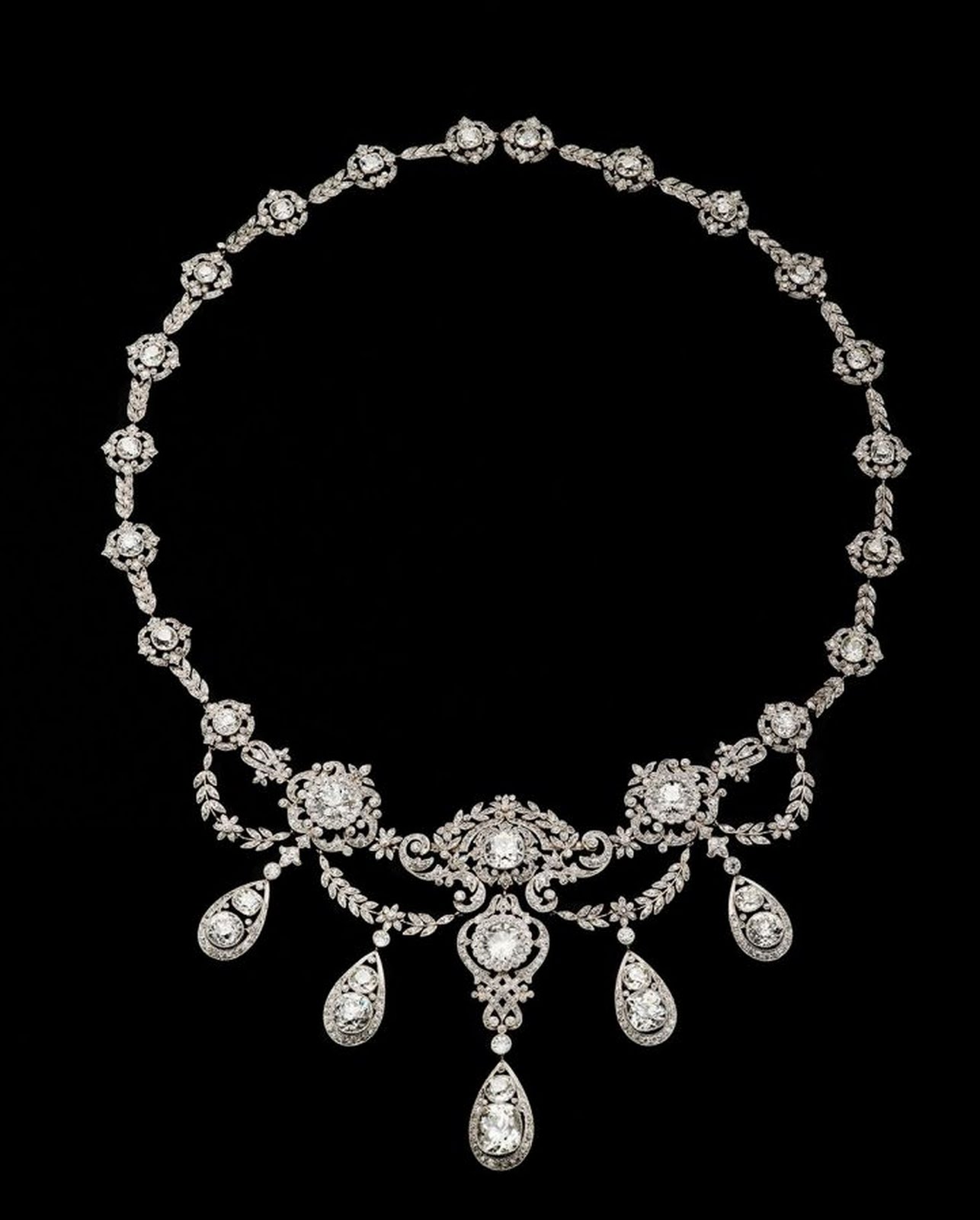 Natural Fashions: Diamond necklaces models