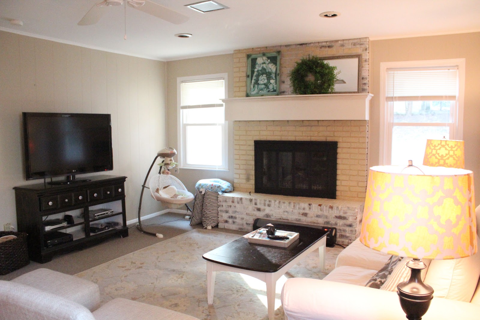 Living Rooms Half Paint Half Wallpaper | Decoration News