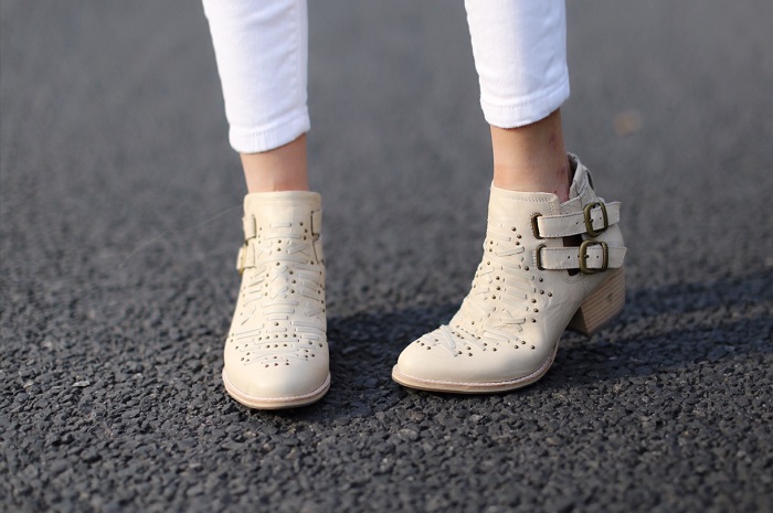 Shall We Sasa: ALL WHITE WITH CHUNKY HEEL BOOTIES