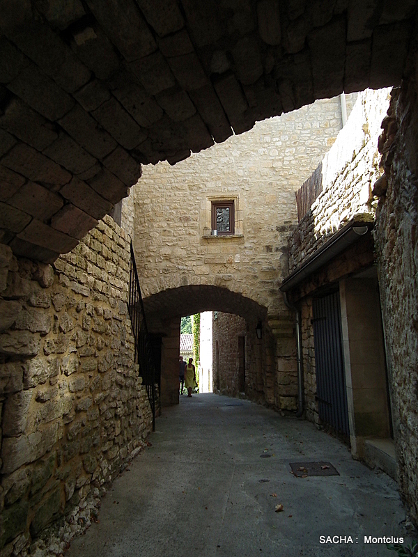 Un jour....Une photo ! Village médiéval de Montclus , Gard Languedoc