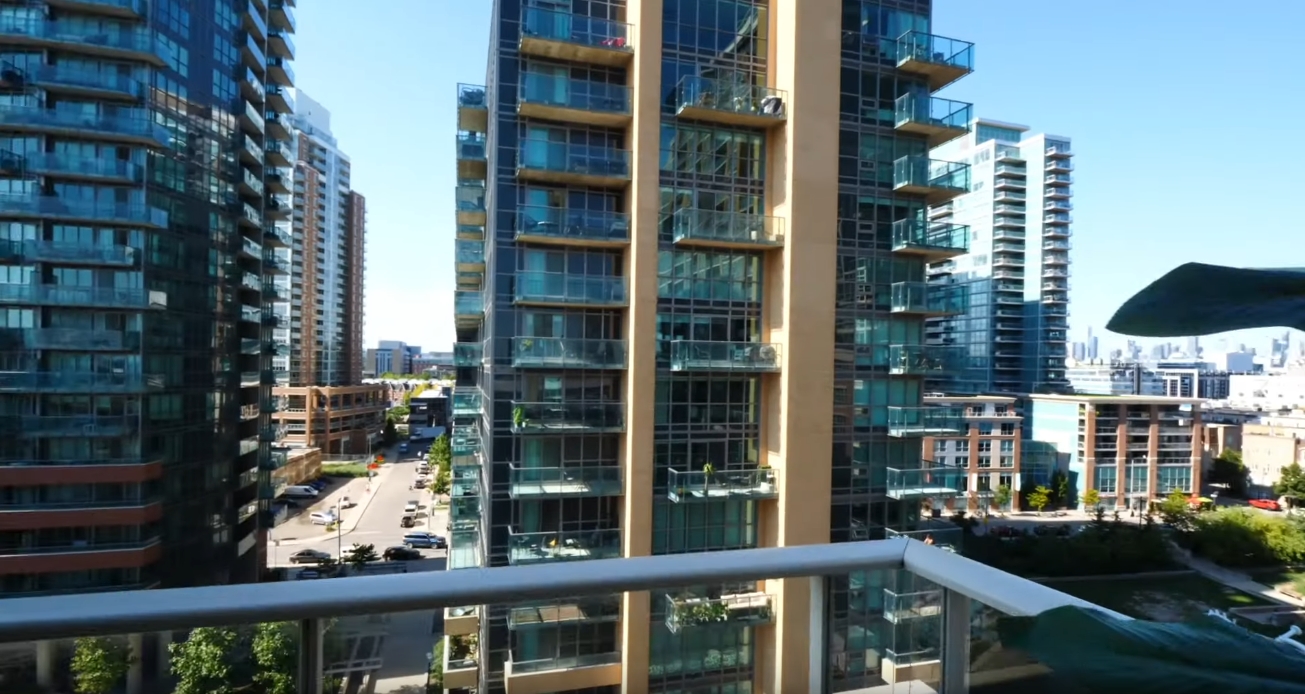18 Photos vs. 85 E Liberty St #105, Toronto Condo Interior Design Tour