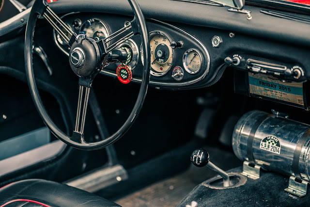 FRÉDÉRIQUE CONSTANT VINTAGE RALLY iterior coche FRÉDÉRIQUE CONSTANT VINTAGE RALLY interior coche