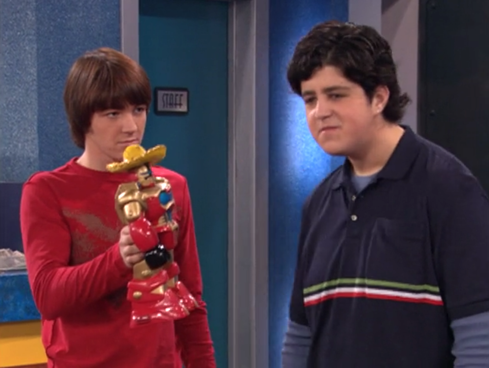 Drake & Josh stars Drake Bell and Josh Peck filmed a nice video togethe...