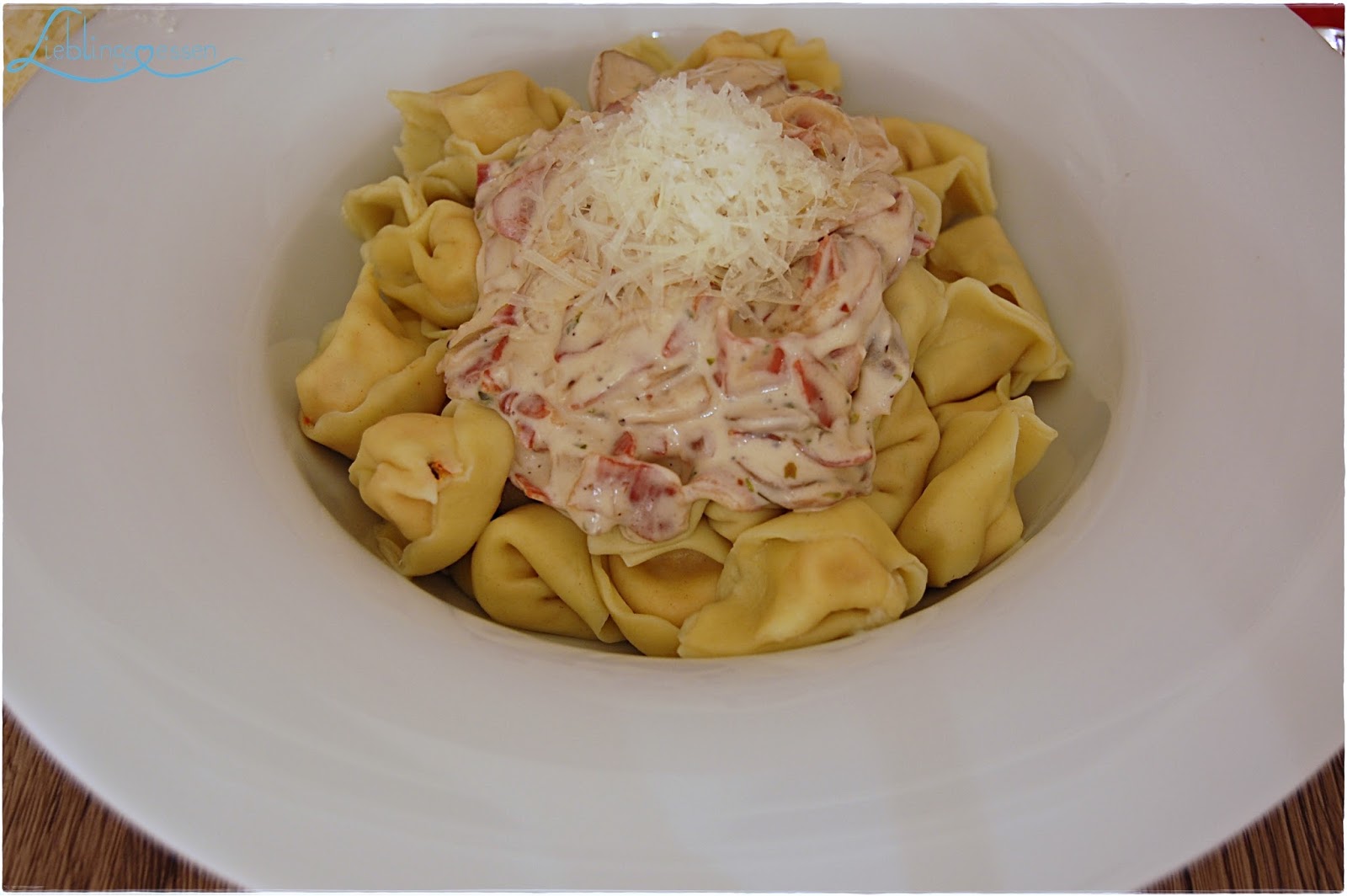 Lieblingsessen: selbstgemachte Pasta mit Tomaten-Frischkäse Füllung