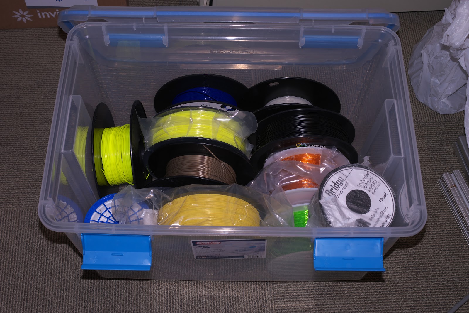 Vacuum sealed filament container