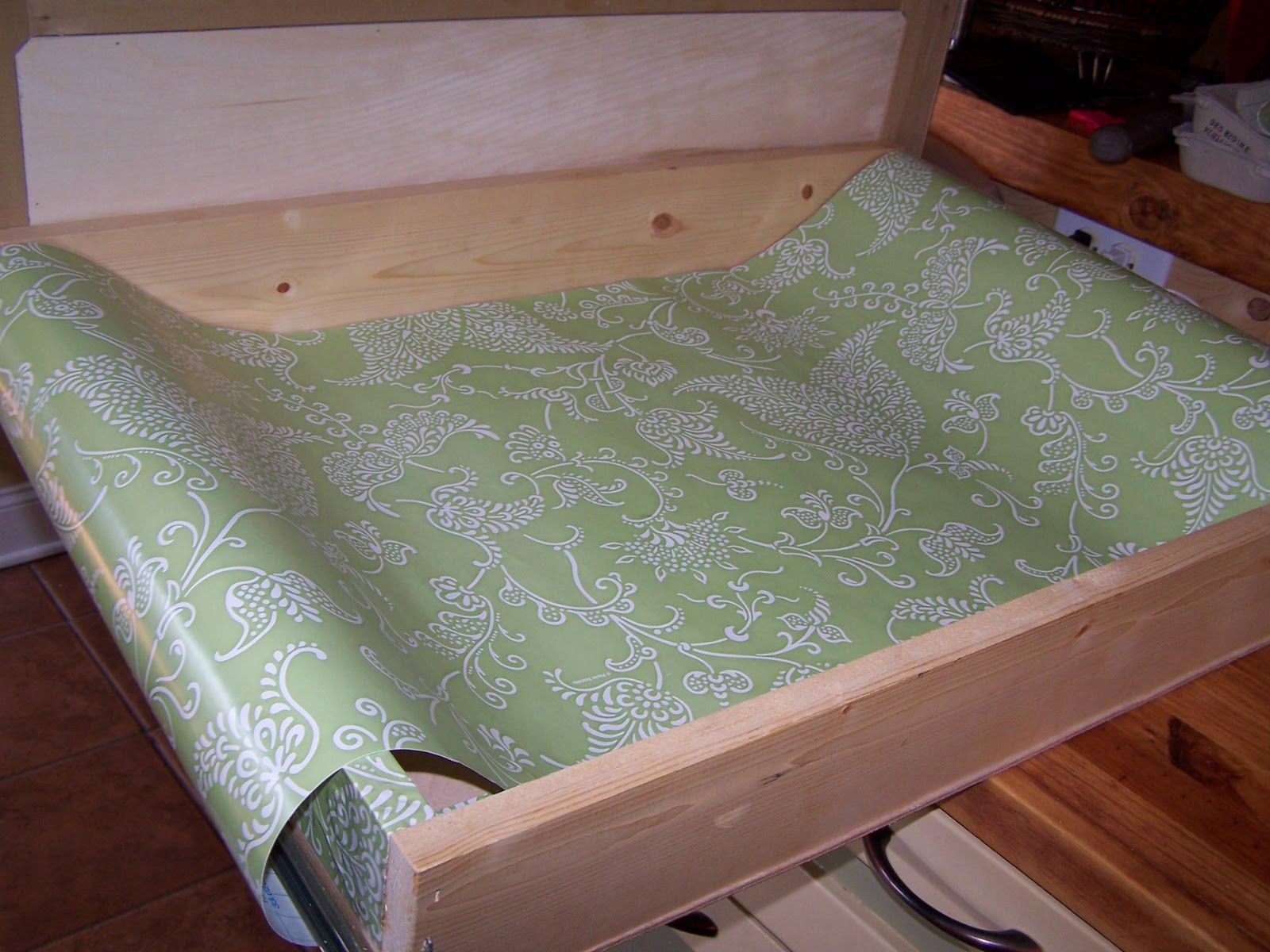 Bella Before and After How to line your drawers with contact paper.