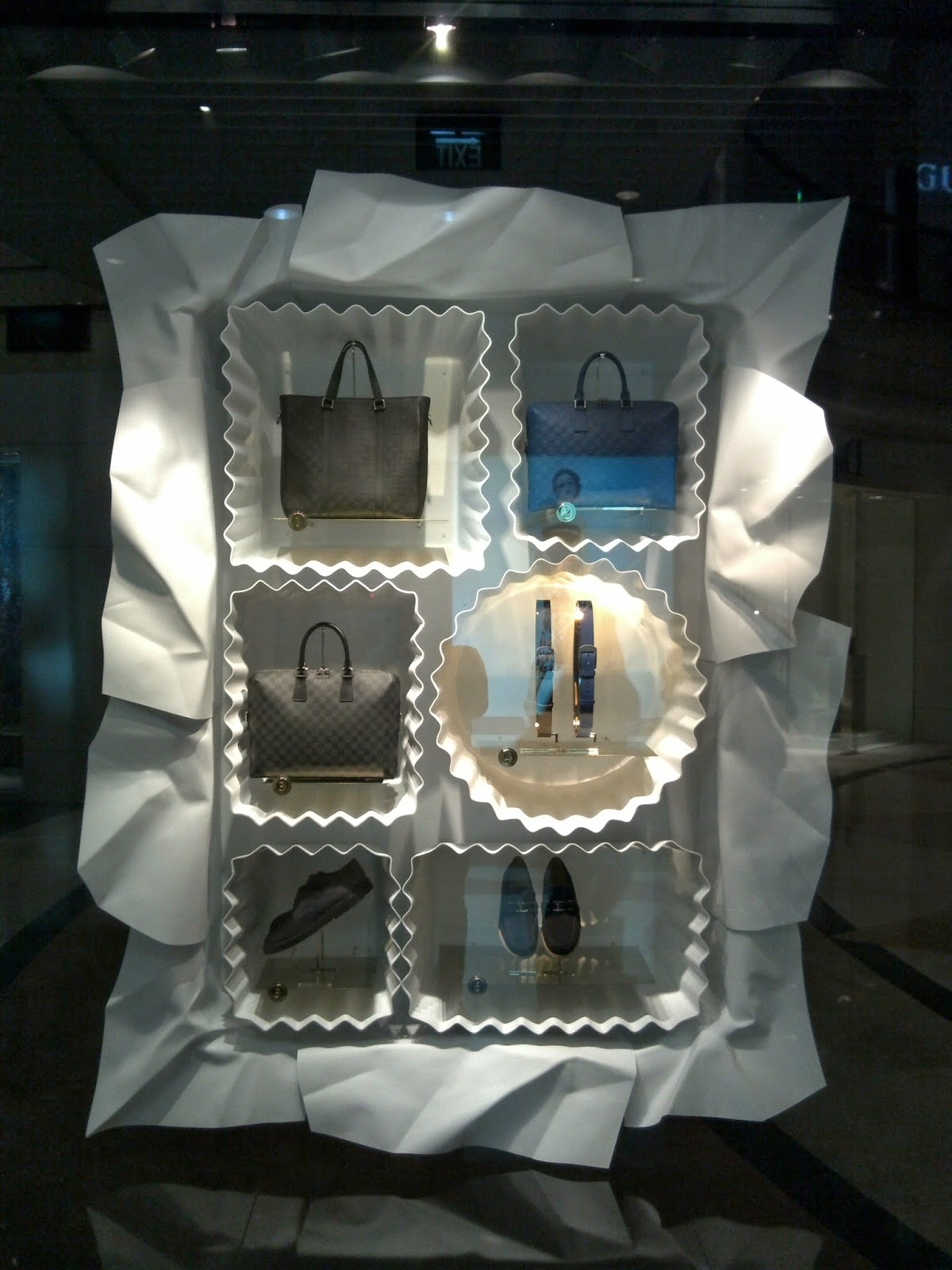 displayhunter2: Louis Vuitton: cup cake paper case