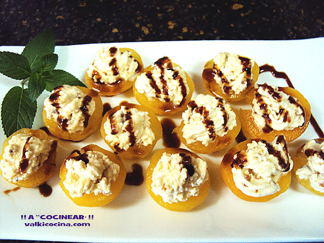 Albaricoques rellenos de queso mascarpone y almendra crocanti