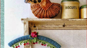 Perchas decoradas con crochet