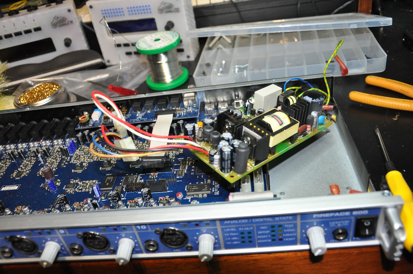 Synth.nl Blog: RME Fireface 800 Repair