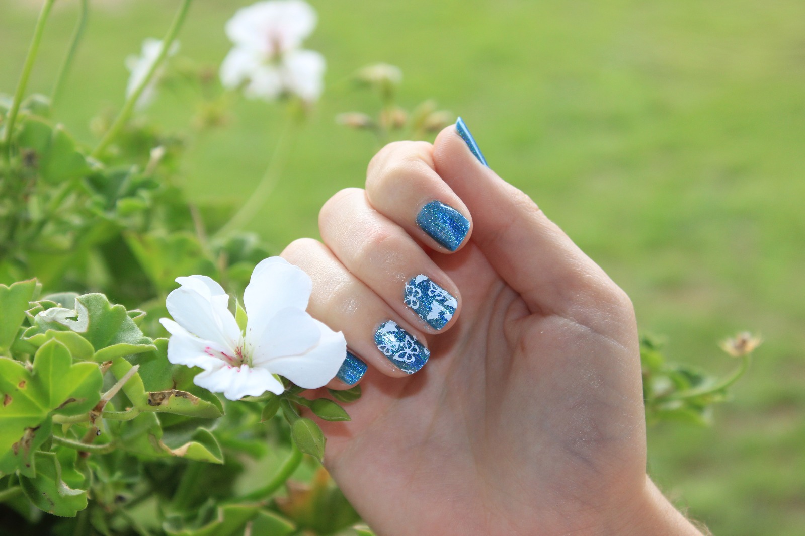 Manicura de mariposas More than nails Rompiendo los esmaltes