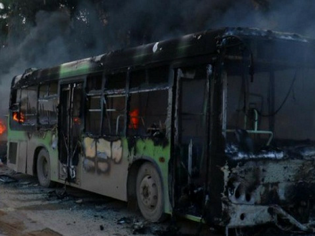 Satu Sopir Bus Tewas Ditembak Saat Evakuasi Warga Aleppo Satu Sopir Bus Tewas Ditembak Saat Evakuasi Warga Aleppo