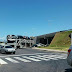 Colisão carro x caminhão cegonha registrada nesta manhã