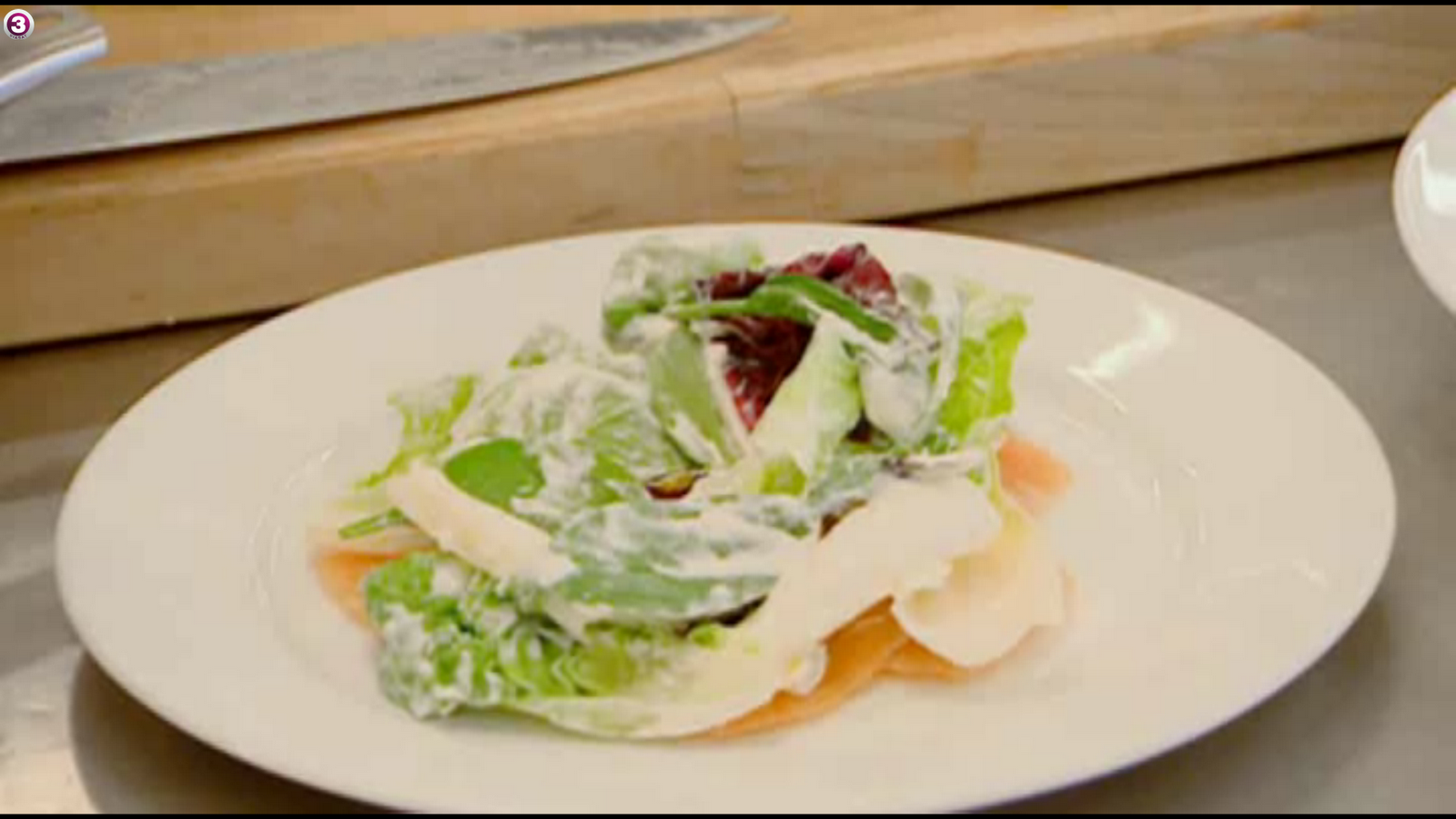 KNIVEN STRUBEN: Varmrøget med salat