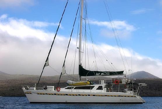 Tours Galápagos Yates de primera clase Crucero Catamarán Nemo II