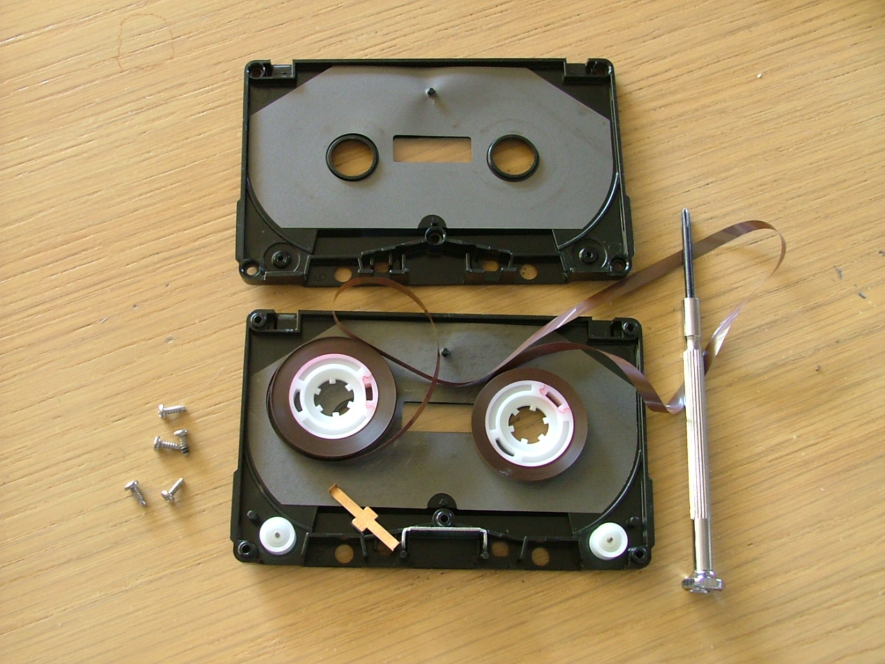 Kooky Quirky Cute DIY Cassette Tape Purse