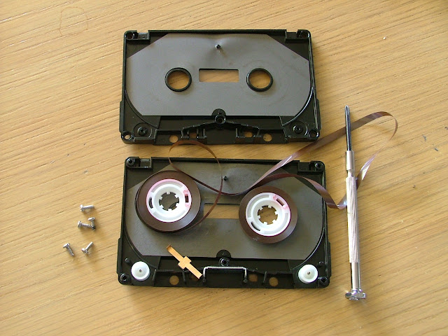 Kooky Quirky Cute: DIY: Cassette Tape Purse