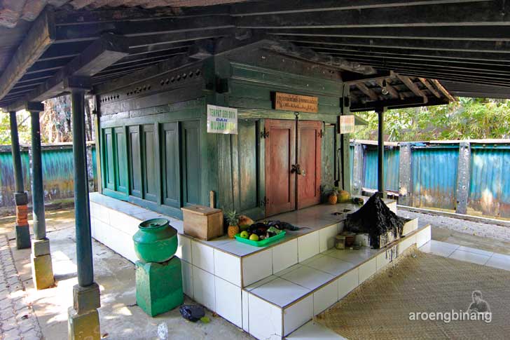 makam panembahan kalibening