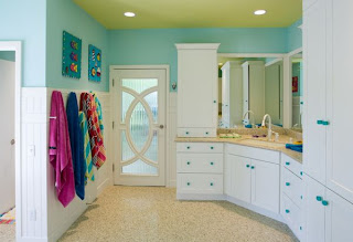 kamar+mandi+anak+kecil+warna+putih+biru Desain kamar mandi kecil cantik untuk anak anak