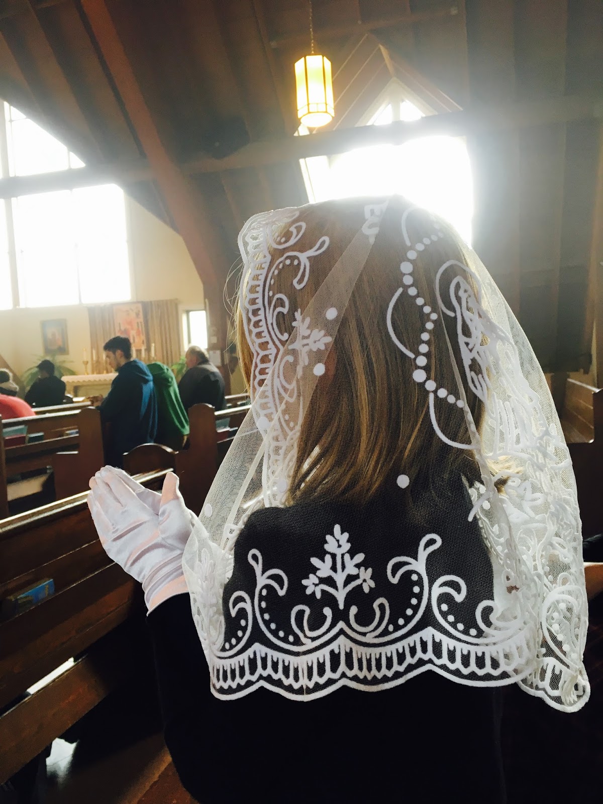 Christian Women Veil Tradition behind Mantilla Ladies Catholic