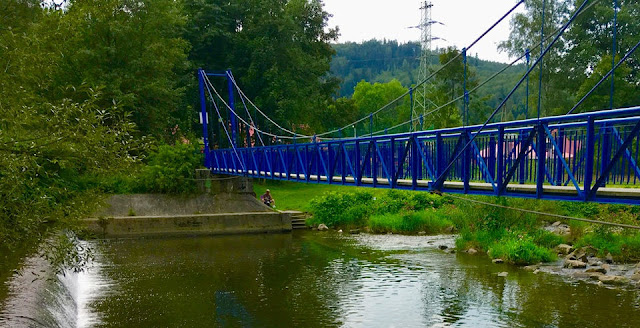 Most wiszący na rzece Wisła w Ustroń Jaszowiec