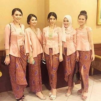 Model Kebaya Muslim Berhijab Untuk Wanita Muda