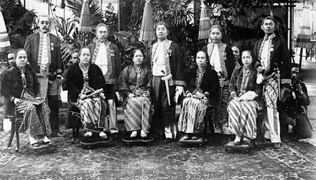 nama pakaian adat sunda
