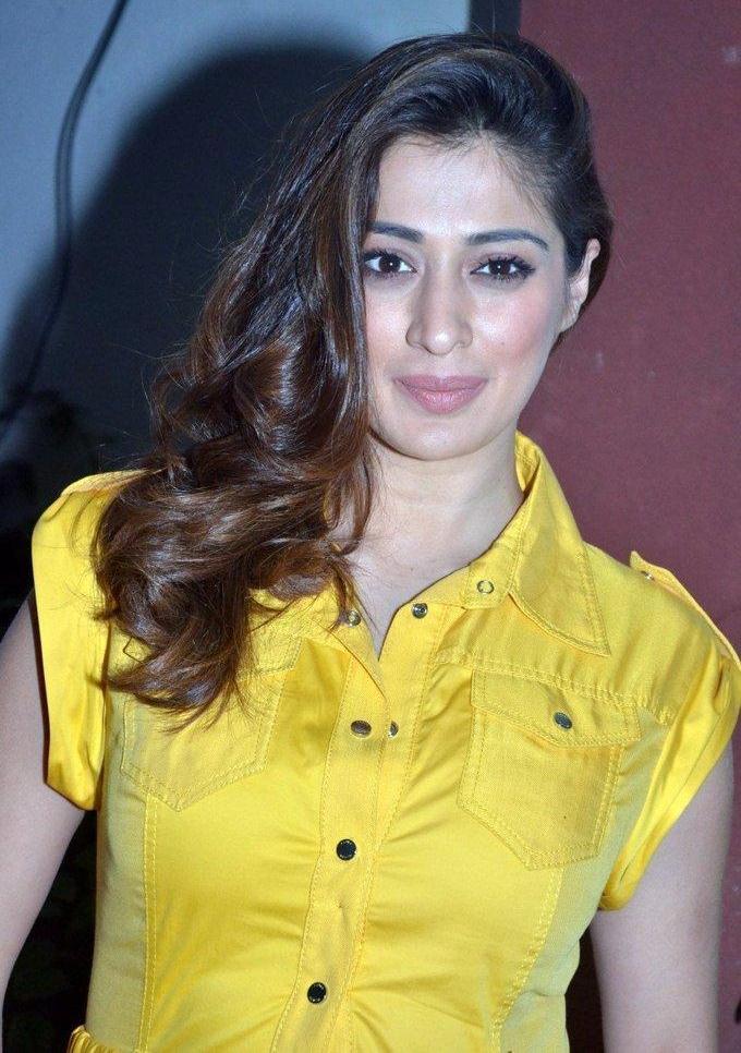 Actress Raai Laxmi 2017 Hot Images In Yellow Dress