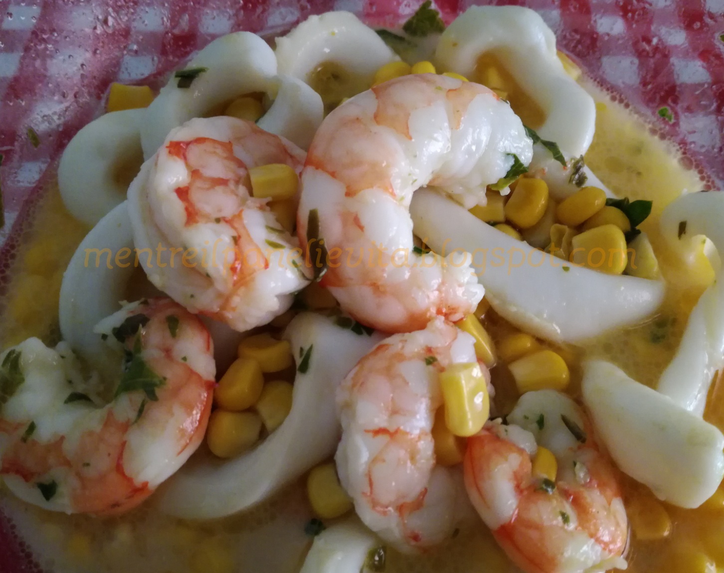 Anelli di totano e gamberi in insalata