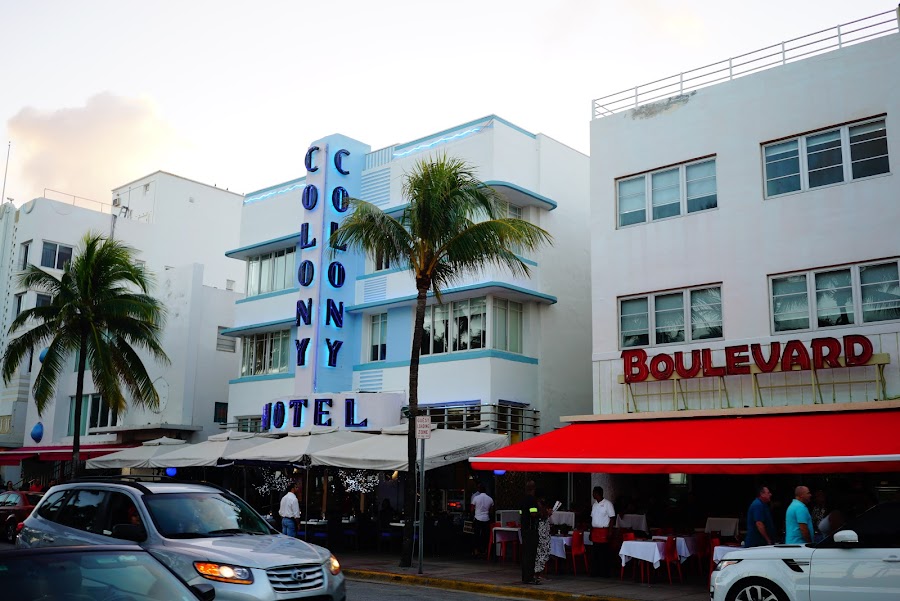 Art deco walk around Miami