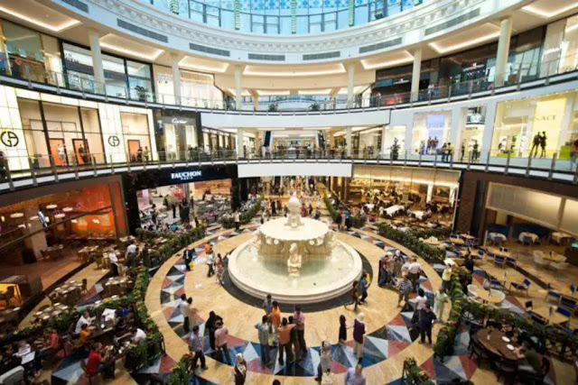 Dubai Buka Bioskop 'Drive-in' di Tengah Ancaman COVID-19 di Mall Emirates Dubai Buka Bioskop 'Drive-in' di Tengah Ancaman COVID-19 di Mall Emirates