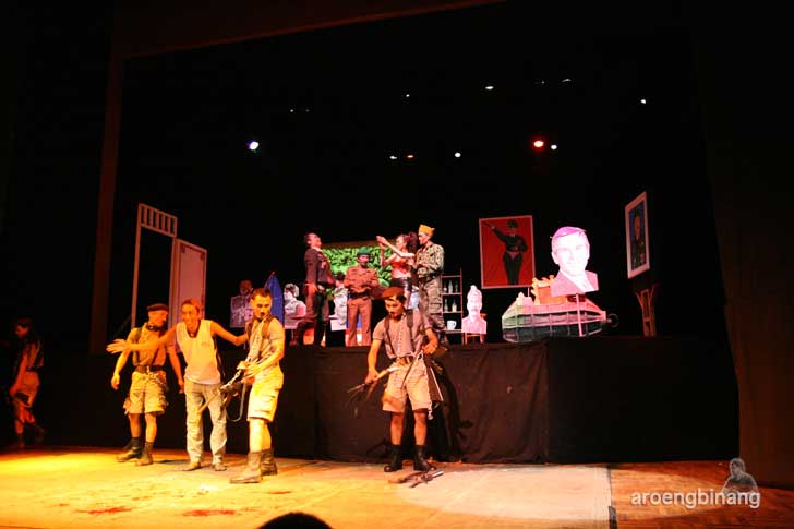 anekdot idiot teater indonesia