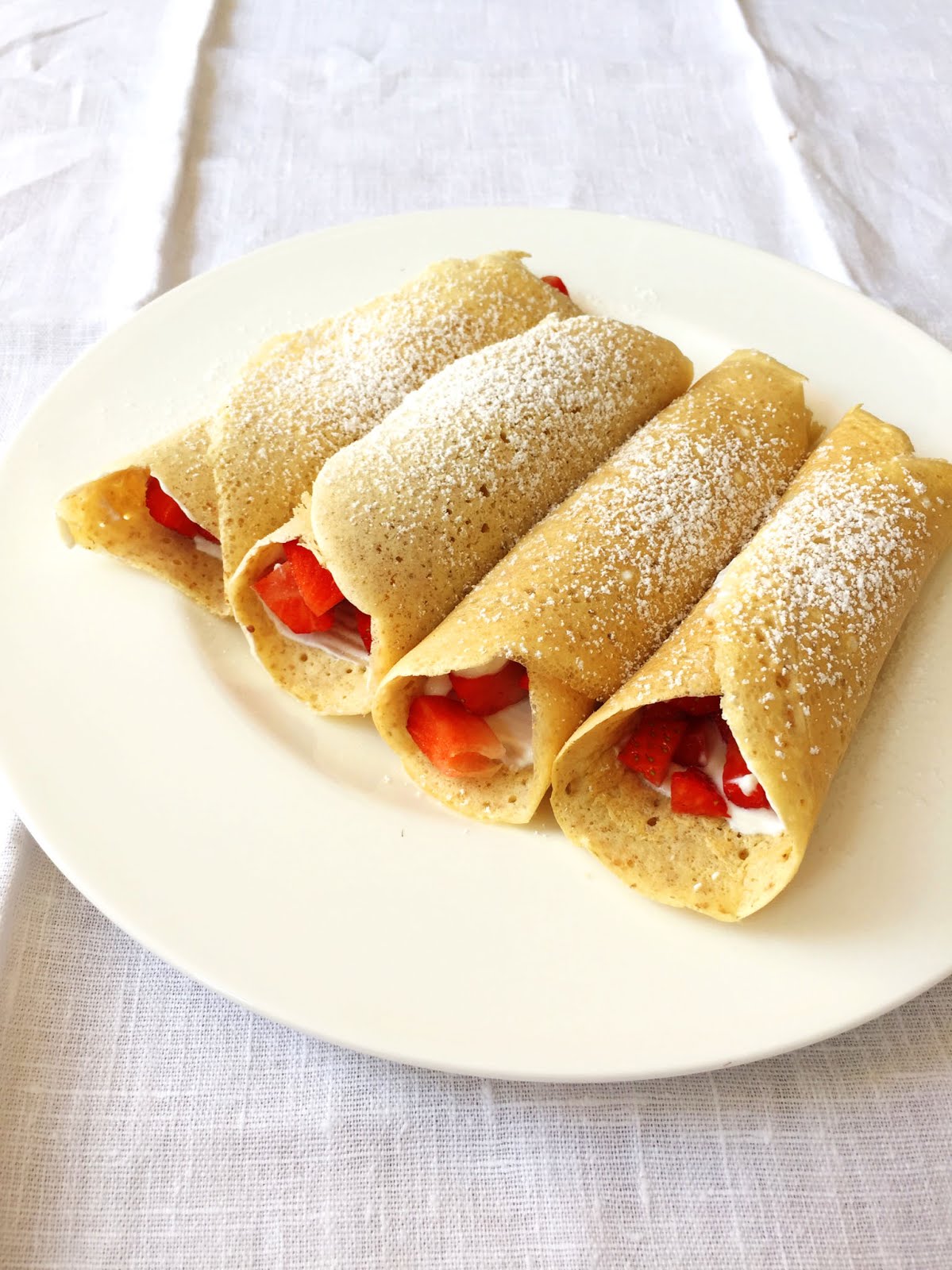 CUISINER BIEN : Pfannkuchen-Röllchen gefüllt mit Erdbeeren
