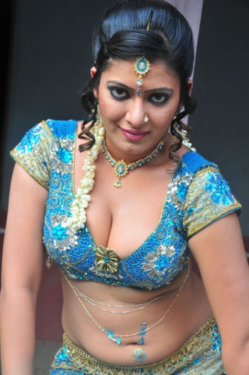 Taslima Sheik Hot Cleavage Show Desi Babelite