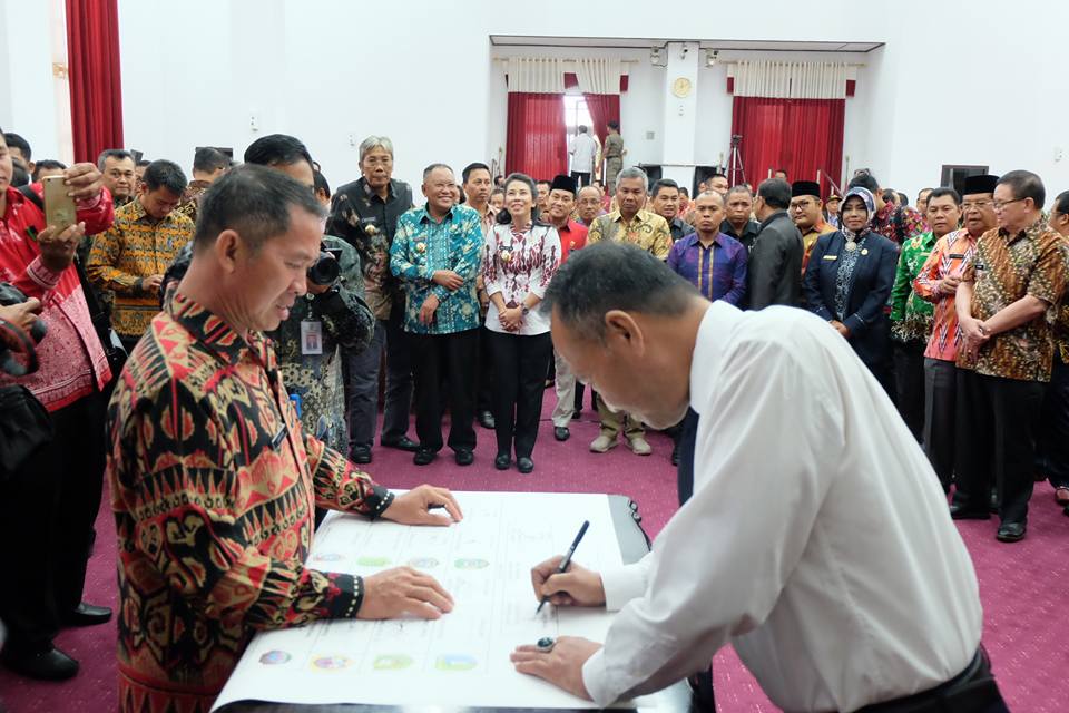 Pendantangan komitmen bersama program pemberantasan korupsi terintegrasi Pemerintah Daerah Kalimantan Barat