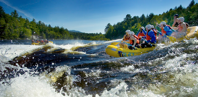 rafting di sungai foto arung jeram seru di indonesia