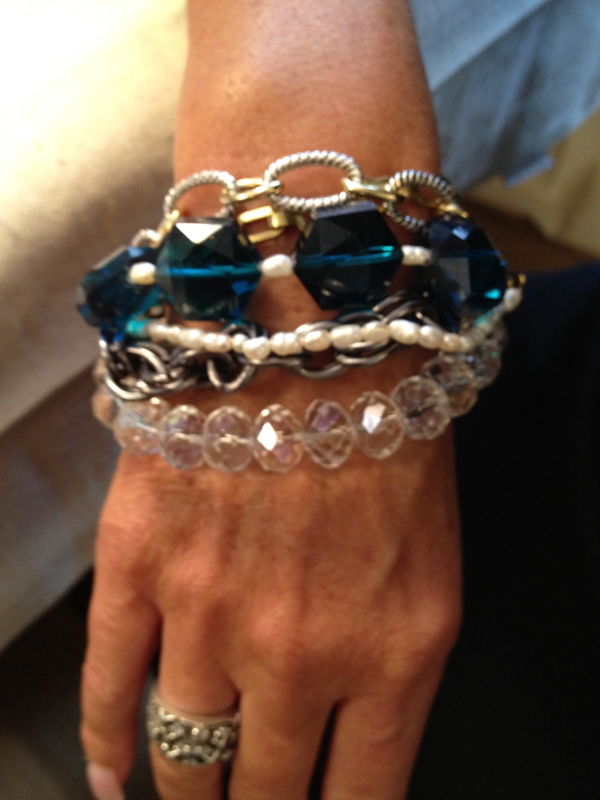 8 Lovelies: Bling It On