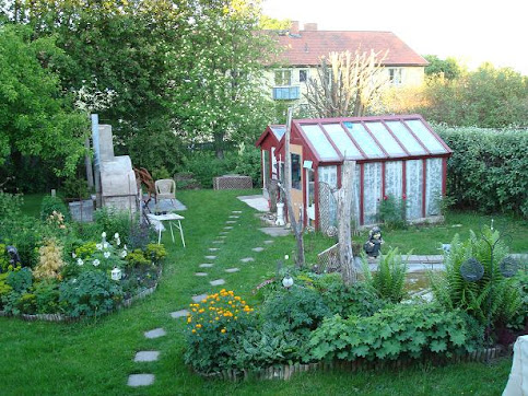 Trädgården 2011 (på baksidan av huset