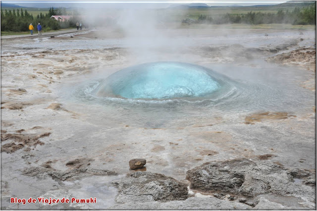 Geysir el Círculo Dorado En Geysir se pueden observar multitud de Geisers, algunos tan espectaculares como este. Conoce el Círculo Dorado en el Blog de Viajes de Pumuki