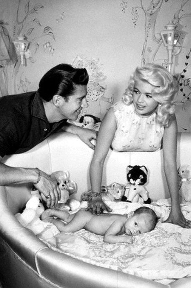 Fascinating Historical Picture of Jayne Mansfield in 1961 