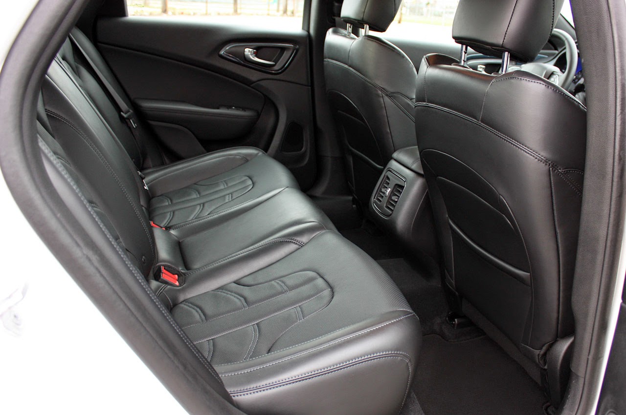 Chrysler 200 2016 салон