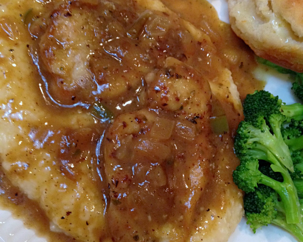 Cajun Smothered Chicken with Brown Gravy - A Sprinkling of Cayenne