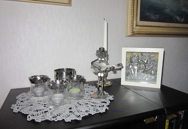 Tea lights, guitar man and a gift from daughters