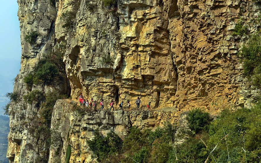 20 Of The Most Dangerous And Unusual Journeys To School In The World - Gula, China