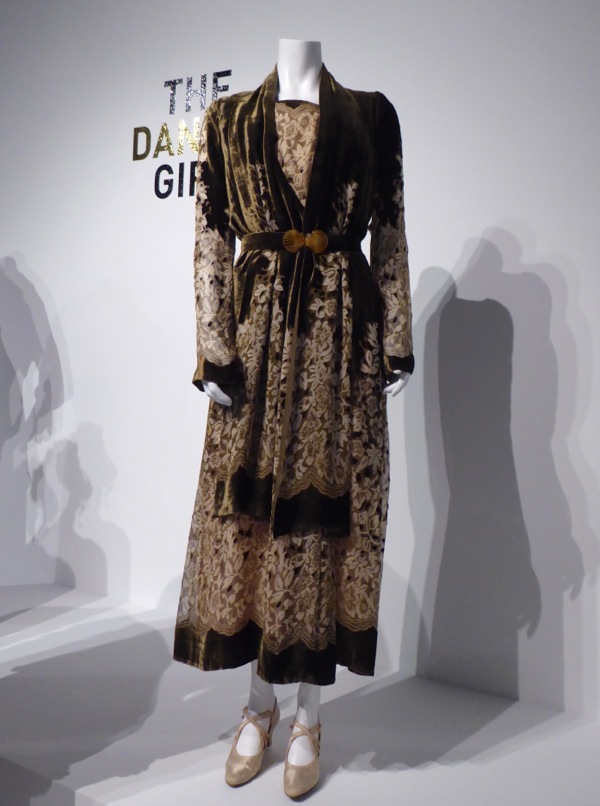 Hollywood Movie Costumes and Props: Oscar-nominated costumes from The ...