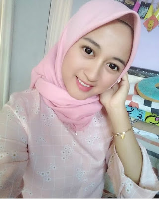 Examples of Beautiful and Elegant Womens Hijab Model Photos