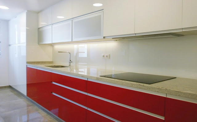 cocina-blanco-y-rojo-ferrari