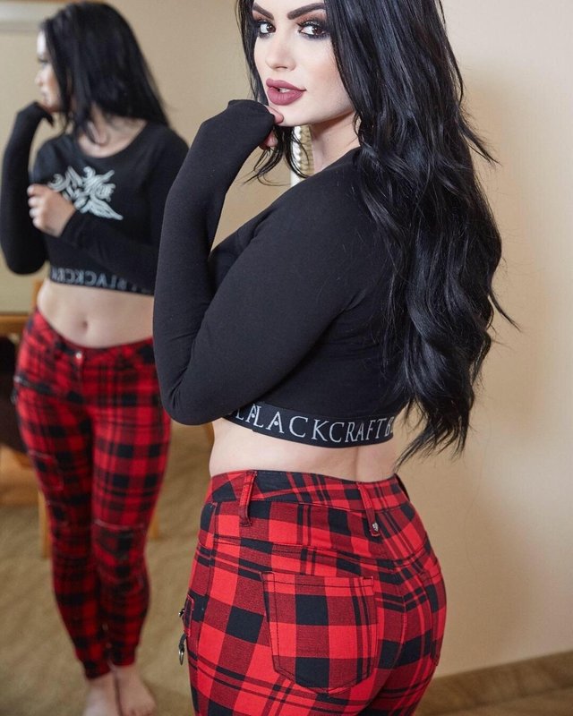 BCN: Paige WWE DIVA Sexy Descuido Instagram 2019