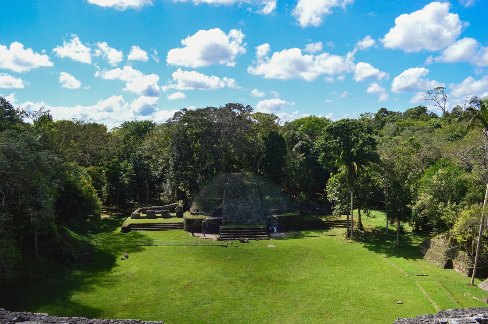 caracol belize